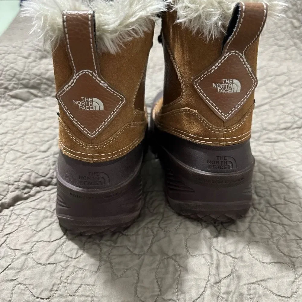 The North Face KIDS SHELLISTA EXTREME WATERPROOF BOOTS Size 5. A611